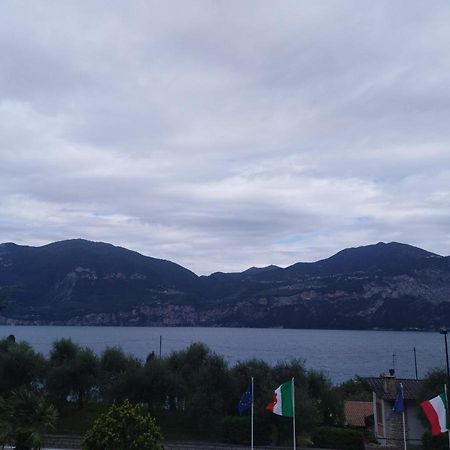 Hotel Residence Rely Brenzone sul Garda Exteriör bild