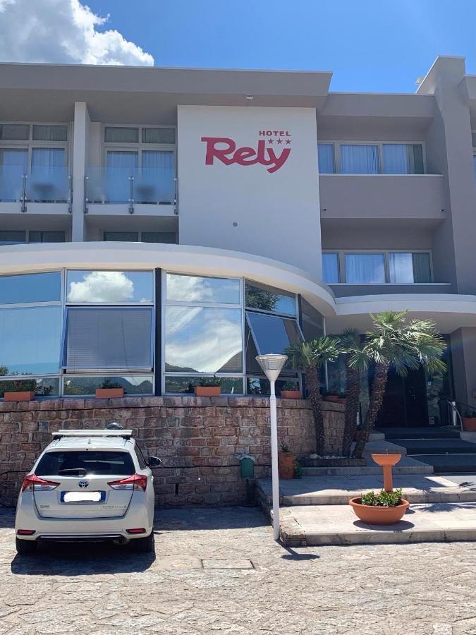 Hotel Residence Rely Brenzone sul Garda Exteriör bild