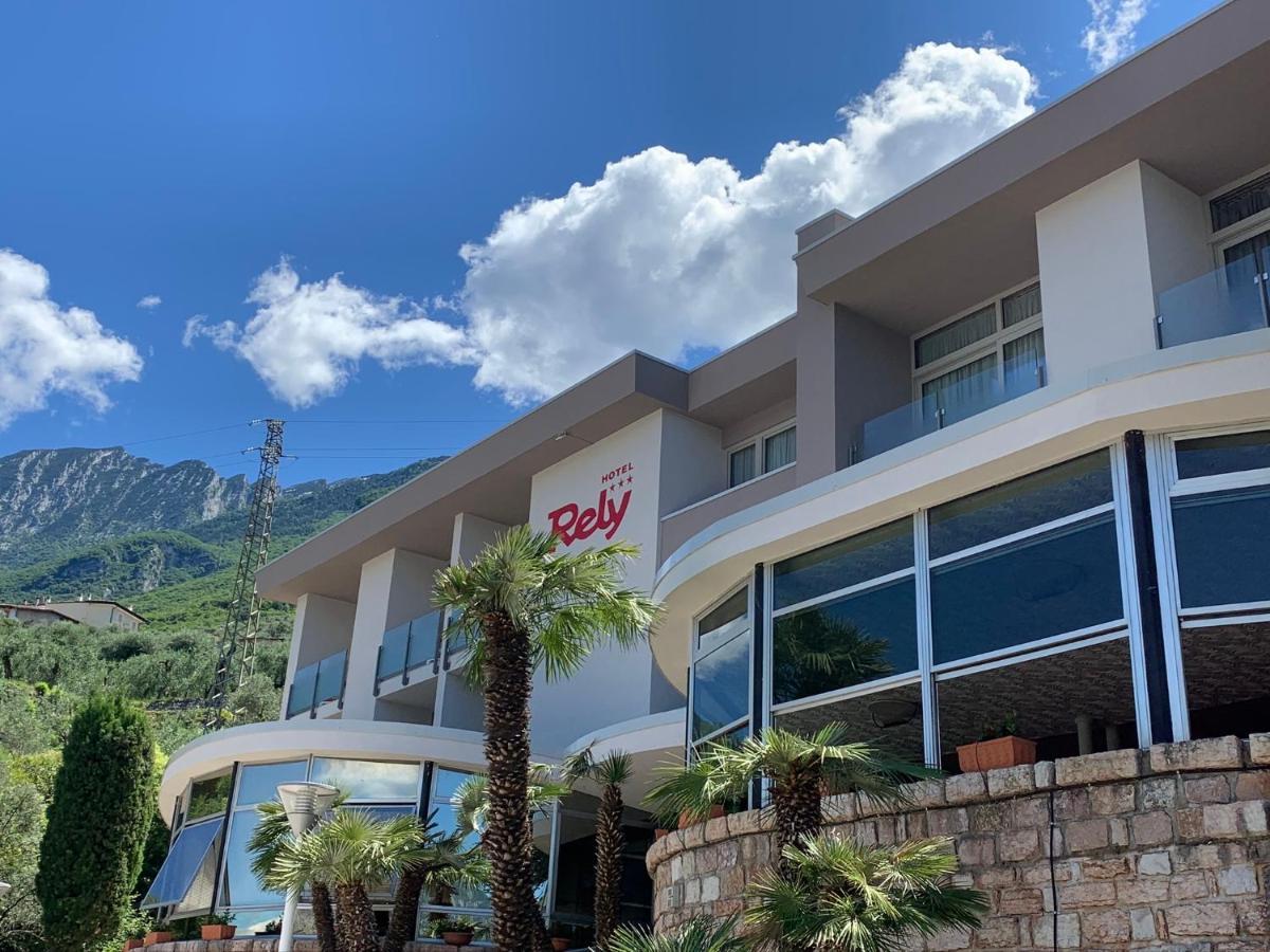 Hotel Residence Rely Brenzone sul Garda Exteriör bild