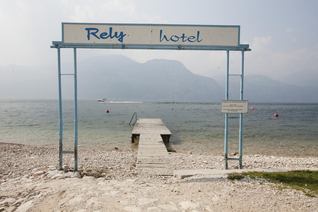 Hotel Residence Rely Brenzone sul Garda Exteriör bild