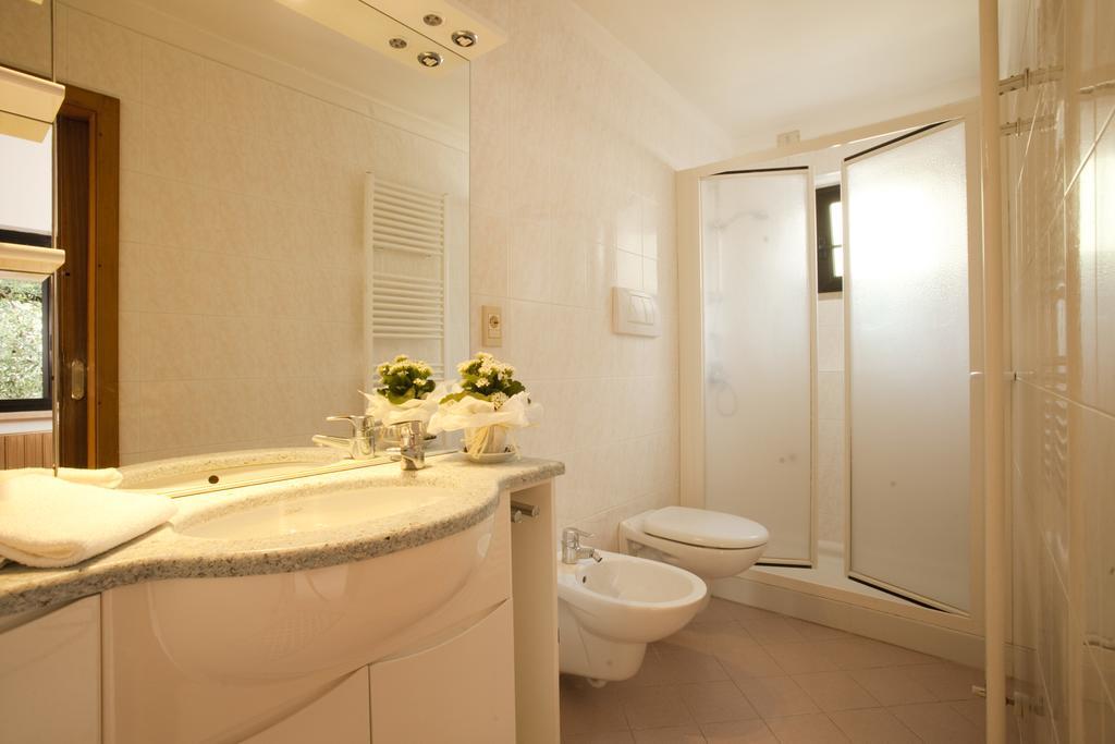 Hotel Residence Rely Brenzone sul Garda Exteriör bild