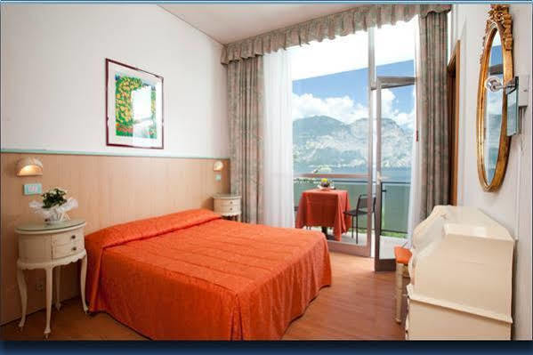 Hotel Residence Rely Brenzone sul Garda Exteriör bild