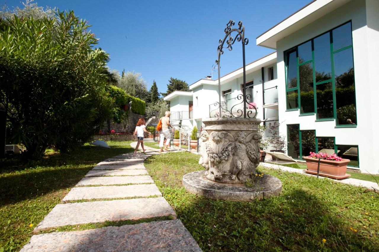 Hotel Residence Rely Brenzone sul Garda Exteriör bild