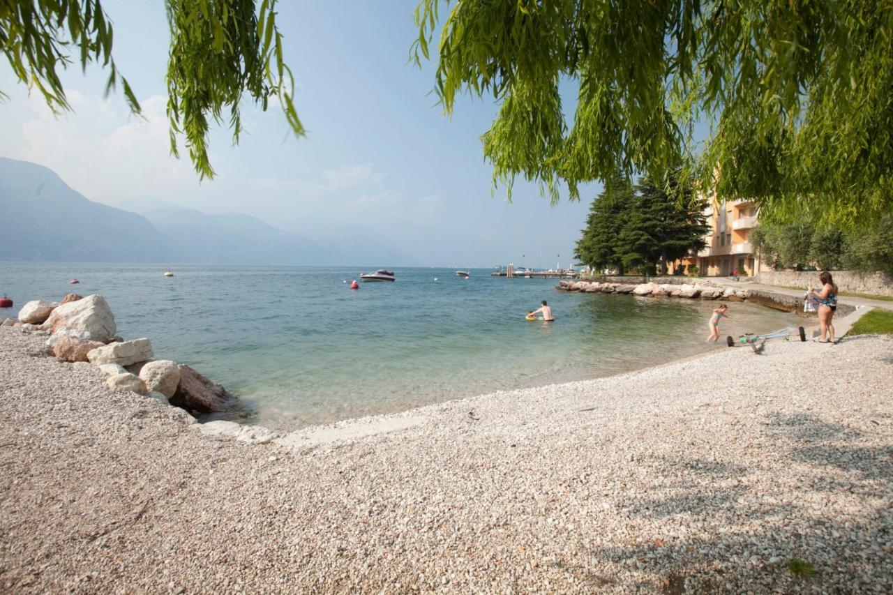Hotel Residence Rely Brenzone sul Garda Exteriör bild