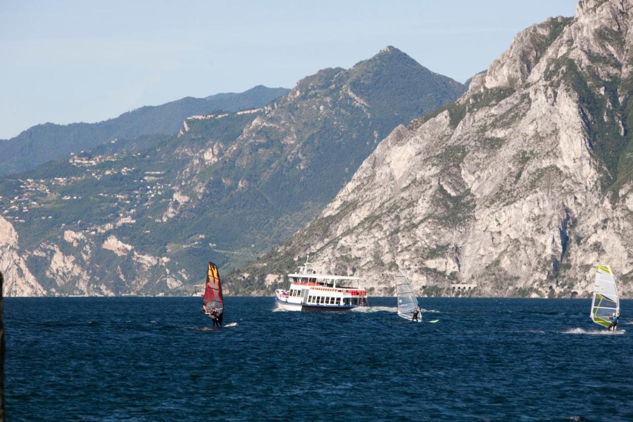 Hotel Residence Rely Brenzone sul Garda Exteriör bild
