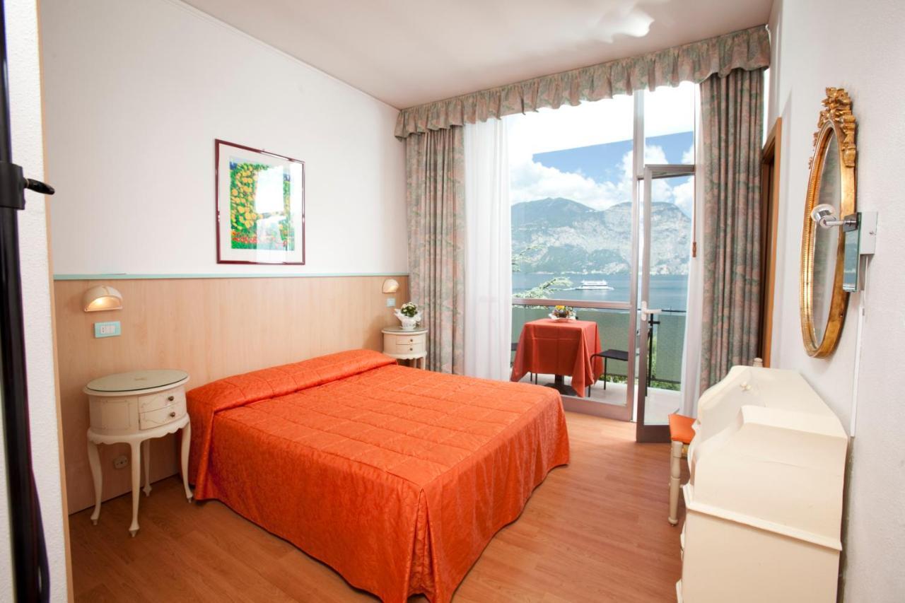 Hotel Residence Rely Brenzone sul Garda Rum bild