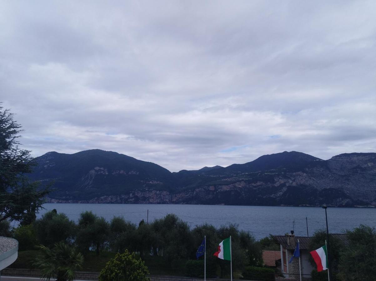 Hotel Residence Rely Brenzone sul Garda Exteriör bild